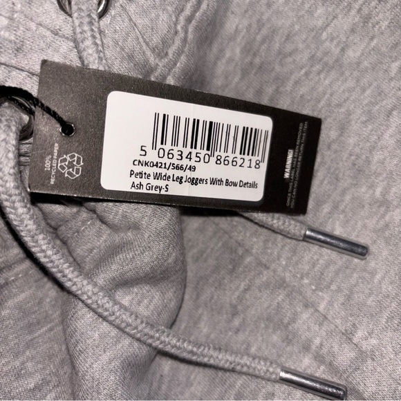 NWT Prettylittlething Petite wide leg joggers with bow details - Picture 6 of 7